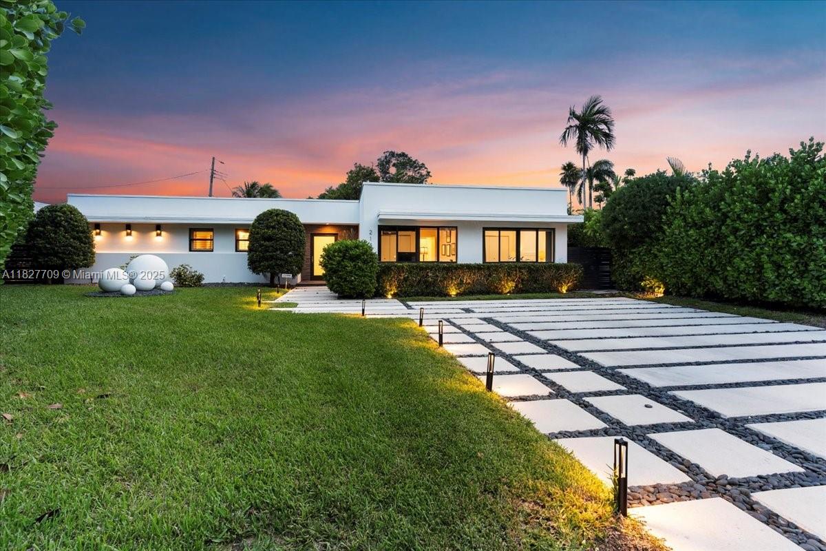 2180 Alamanda Dr