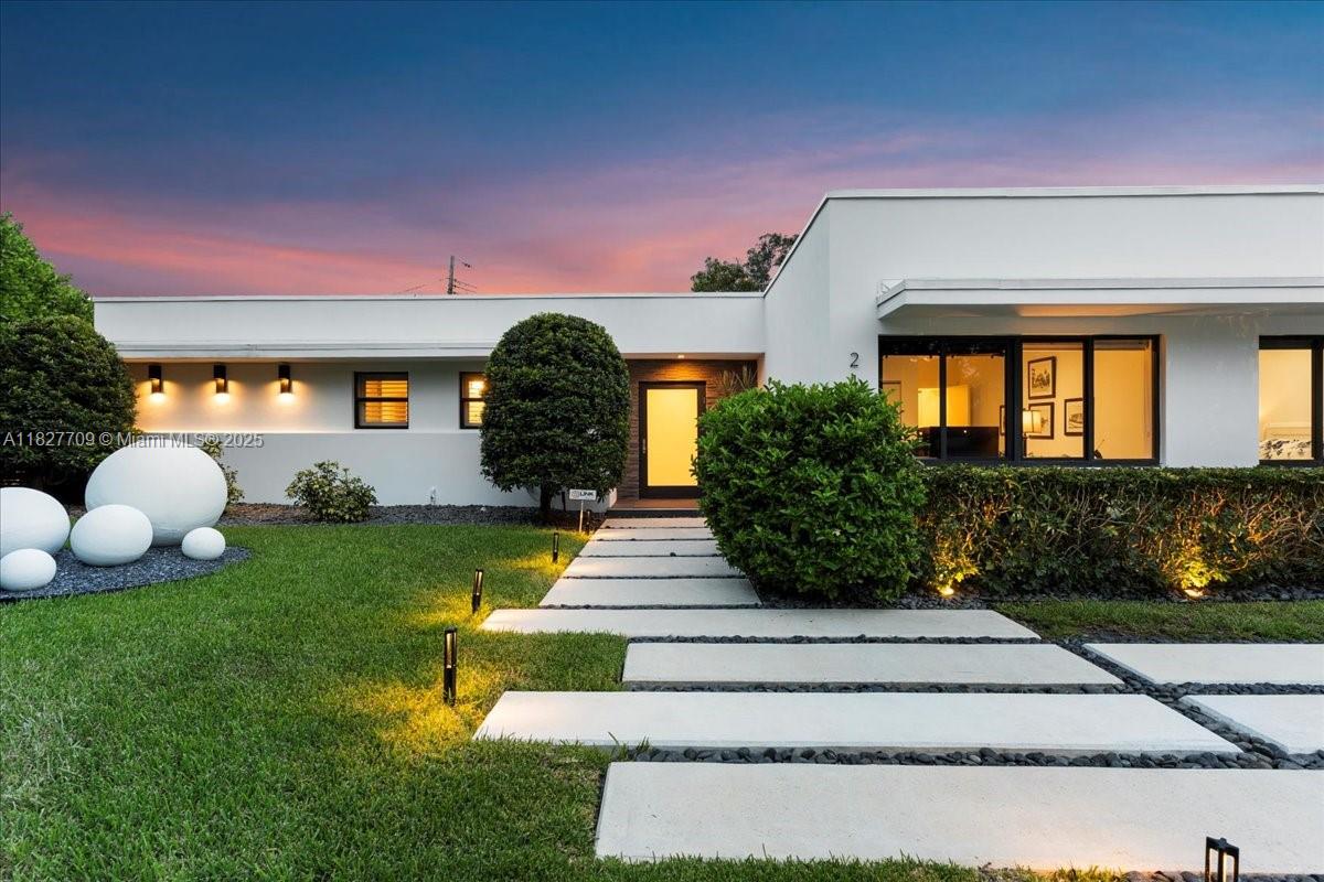 2180 Alamanda Dr