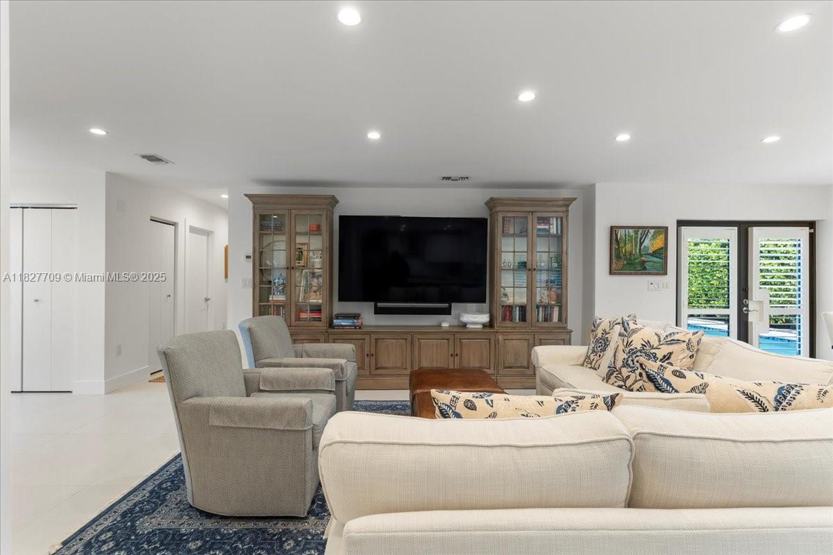 KEYSTONE ISLANDS - Residential