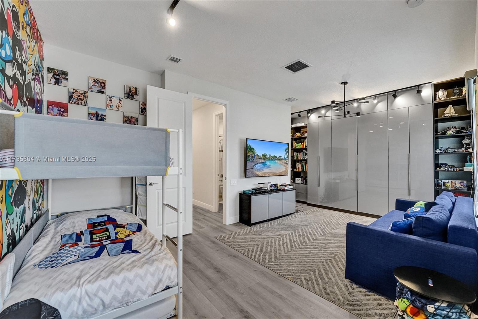 HILLCREST COUNTRY CLUB SO - Residential