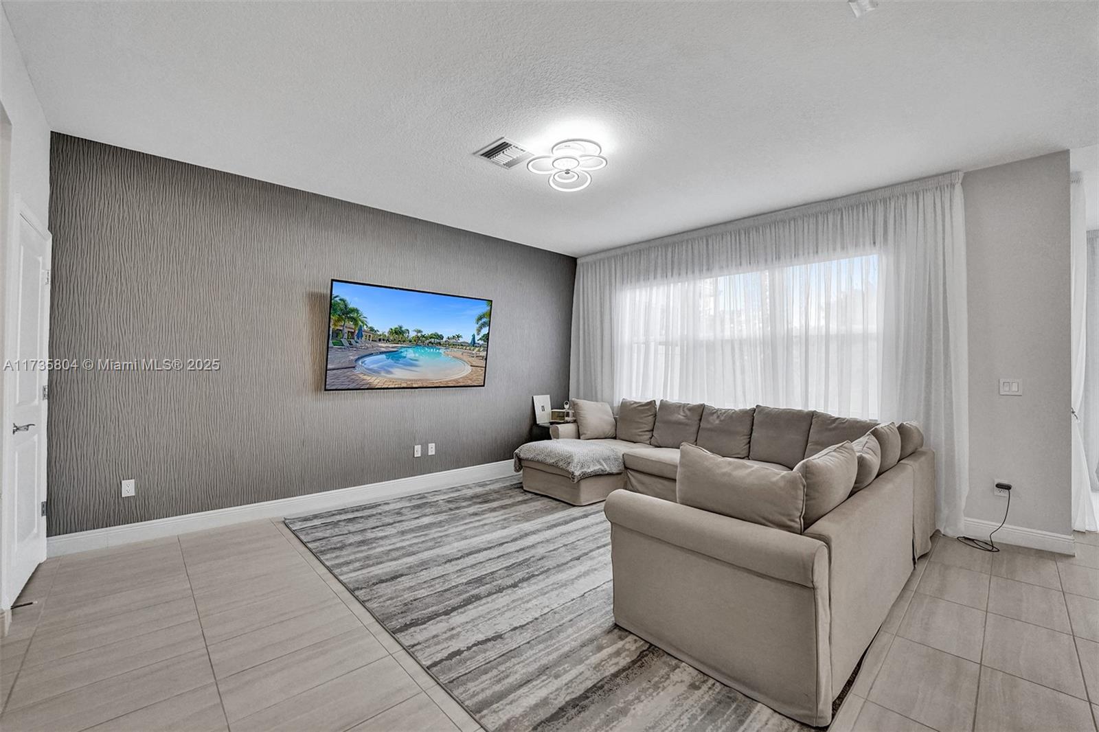 HILLCREST COUNTRY CLUB SO - Residential