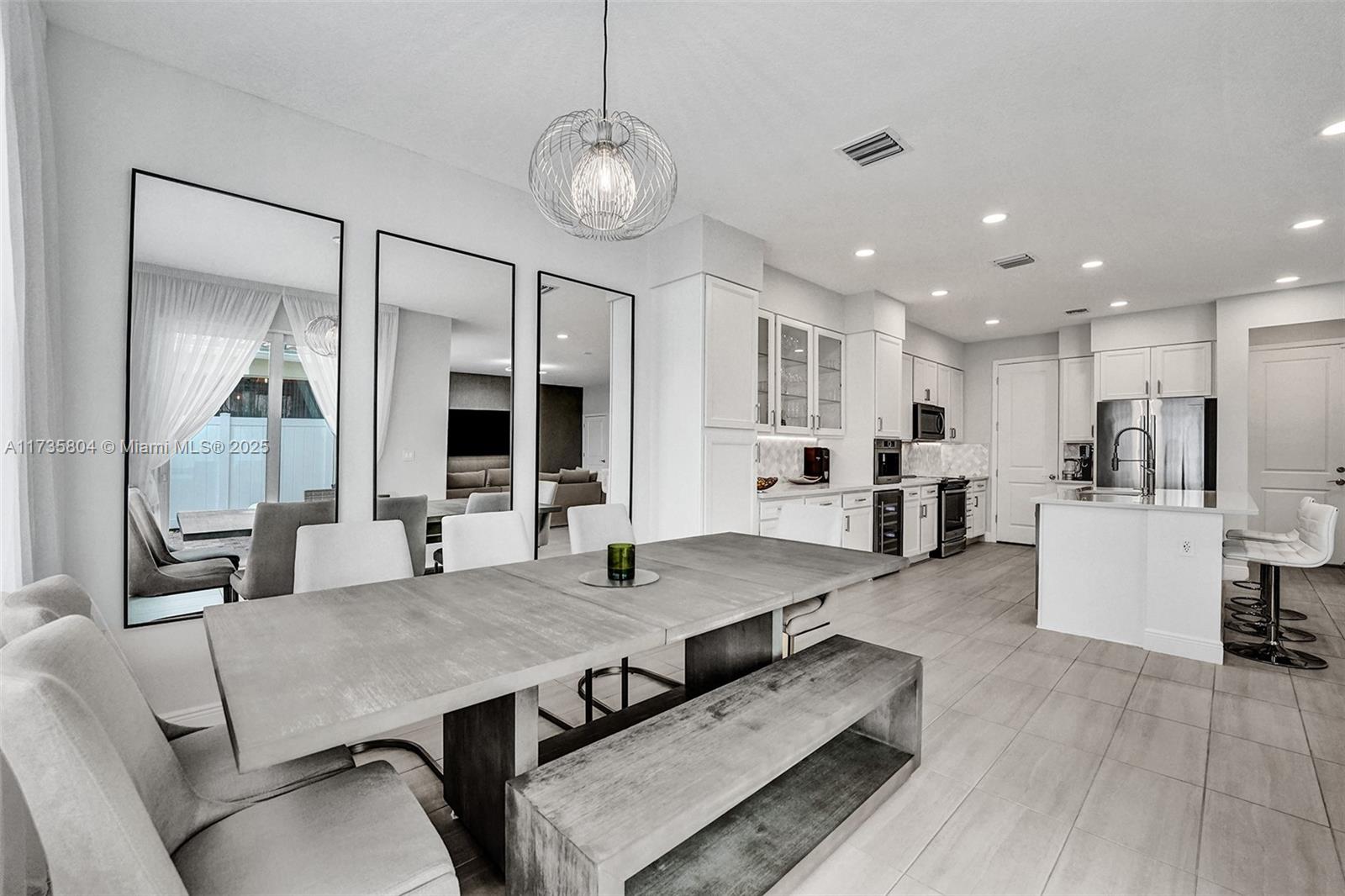 HILLCREST COUNTRY CLUB SO - Residential