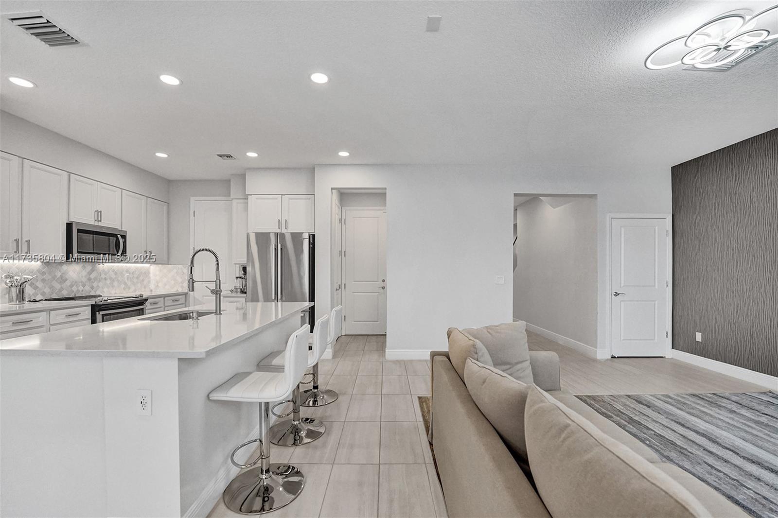 HILLCREST COUNTRY CLUB SO - Residential