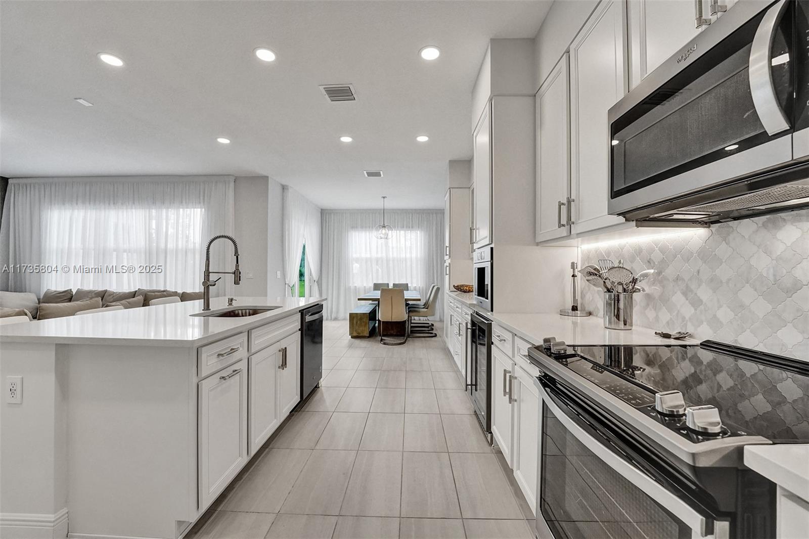 HILLCREST COUNTRY CLUB SO - Residential
