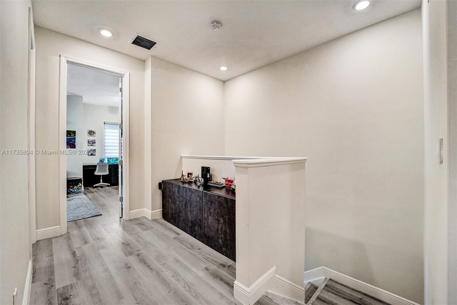 HILLCREST COUNTRY CLUB SO - Residential