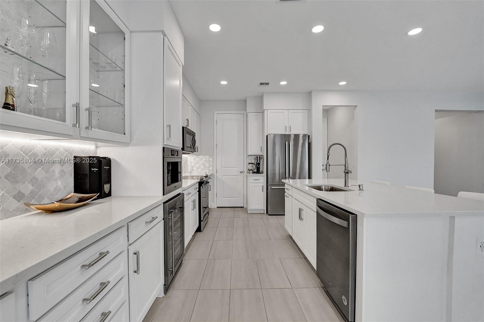 HILLCREST COUNTRY CLUB SO - Residential