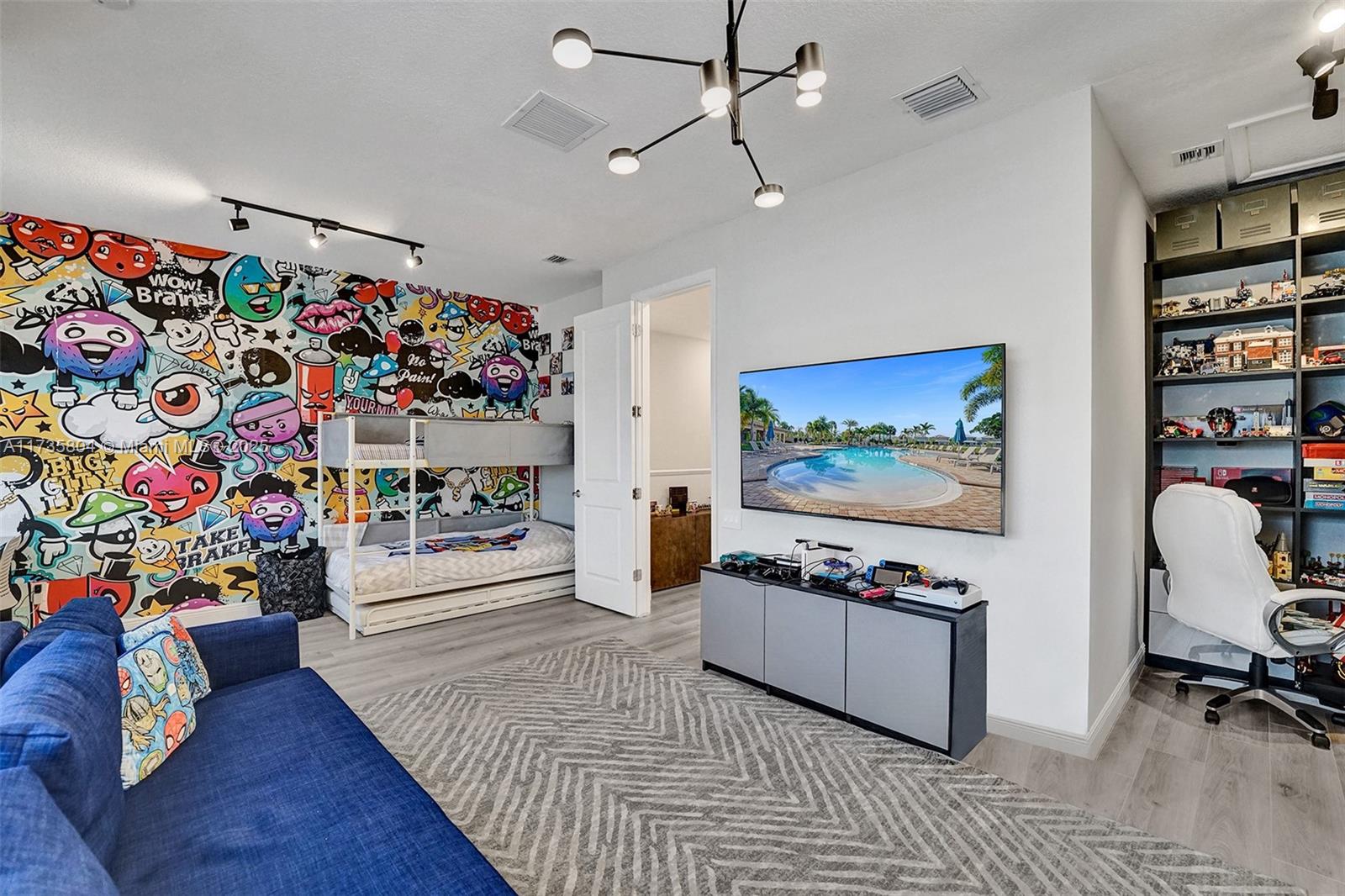 HILLCREST COUNTRY CLUB SO - Residential