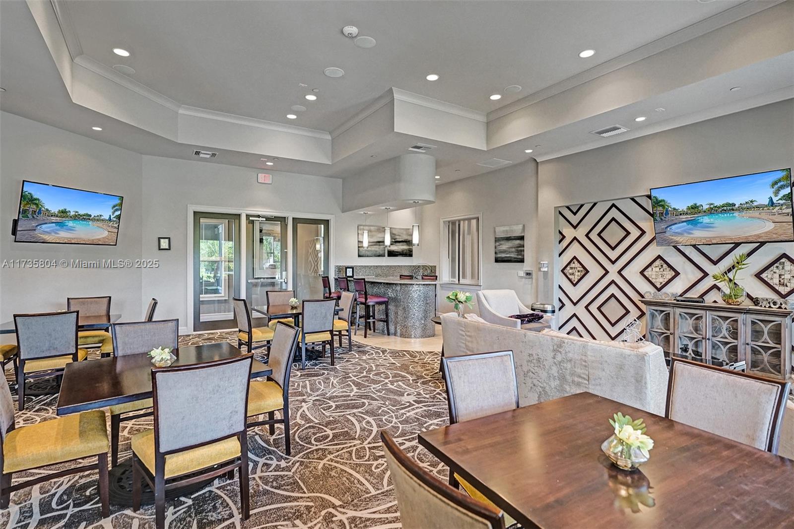 HILLCREST COUNTRY CLUB SO - Residential