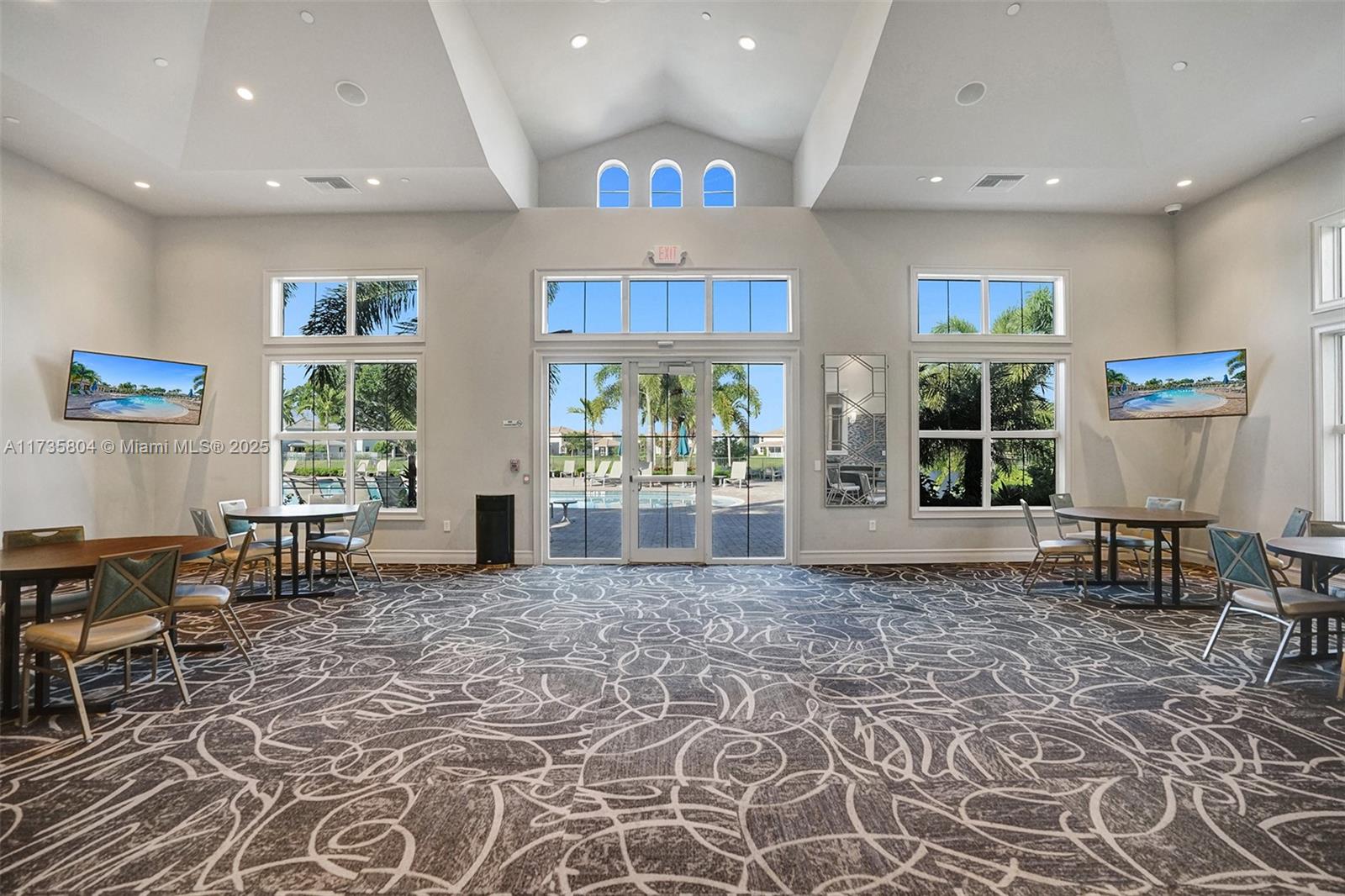 HILLCREST COUNTRY CLUB SO - Residential