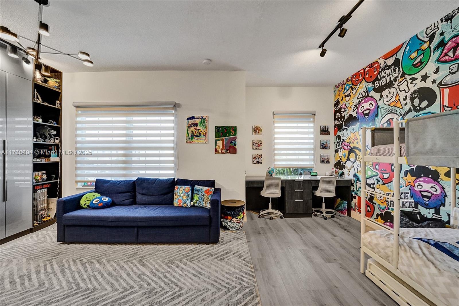 HILLCREST COUNTRY CLUB SO - Residential