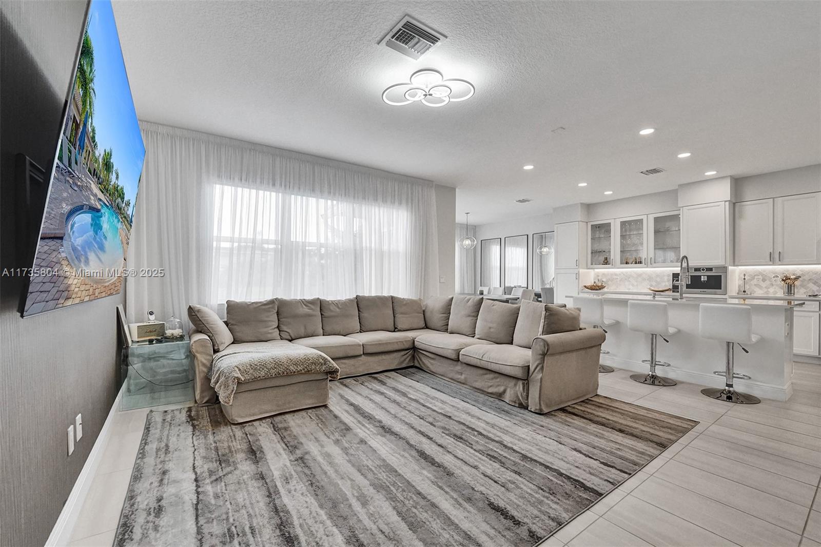 HILLCREST COUNTRY CLUB SO - Residential