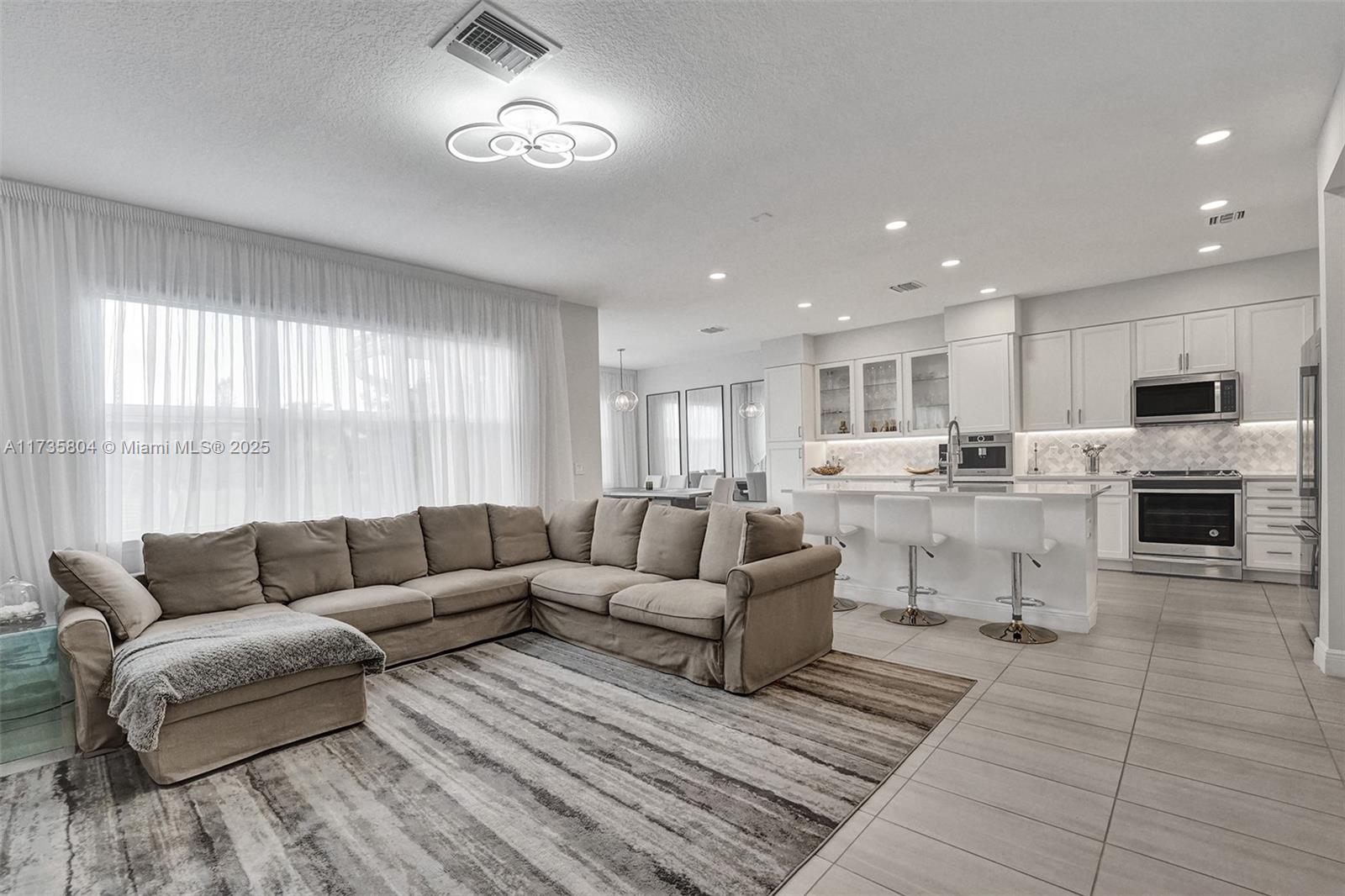 HILLCREST COUNTRY CLUB SO - Residential