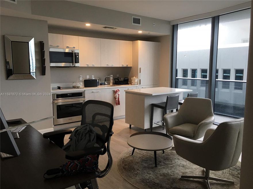 Unfurnished, Two bedroom Two bathroom unit at Brickell House West Tower.  Open floor plan.  Smallest and least expensive 2 bedroom line in the building.  Fantastic amenities include a gym, theater, kids playroom, pool, spa, rooftop pool.  The apartment has tile floors throughout, high-end appliances, and freshly painted.n (The furniture in the pictures is for demonstration of the space, the unit is rented empty).
