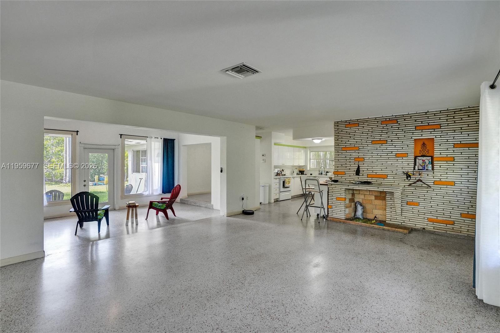 RIVERDALE - Residential