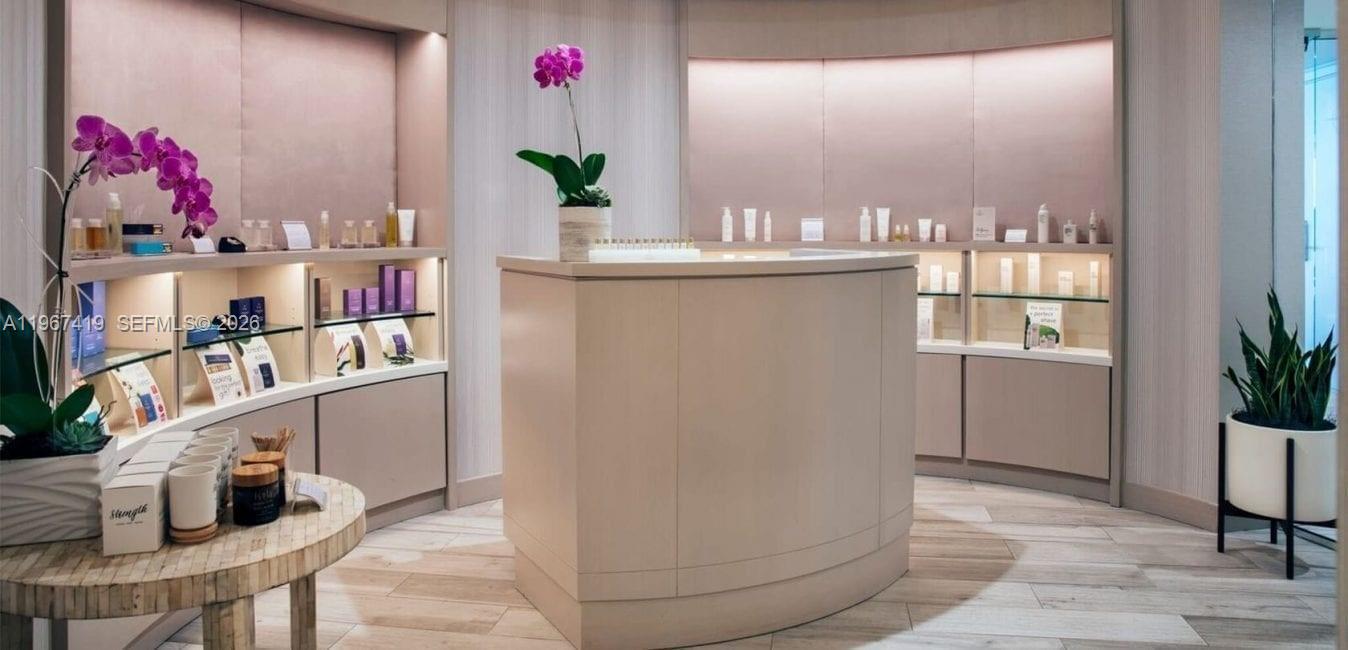 551 FLB CONDOMINIUM HOTEL - Residential