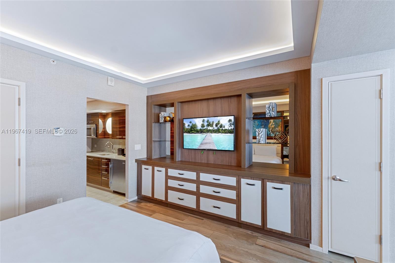 551 FLB CONDOMINIUM HOTEL - Residential