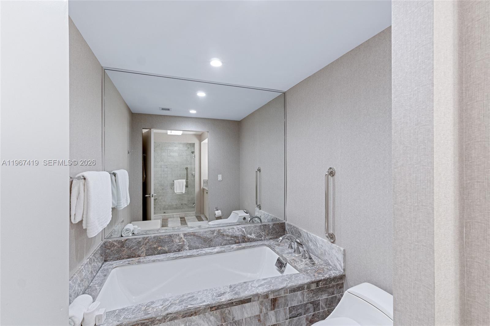 551 FLB CONDOMINIUM HOTEL - Residential