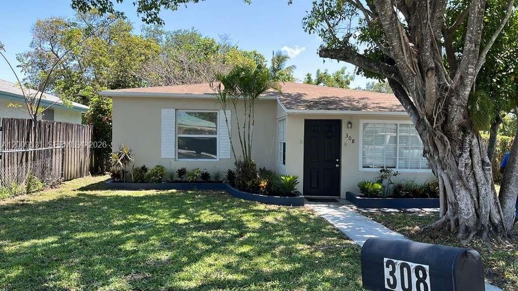Photo of 308 SW 16th St, Fort Lauderdale, FL 33315 (MLS # A12009531)