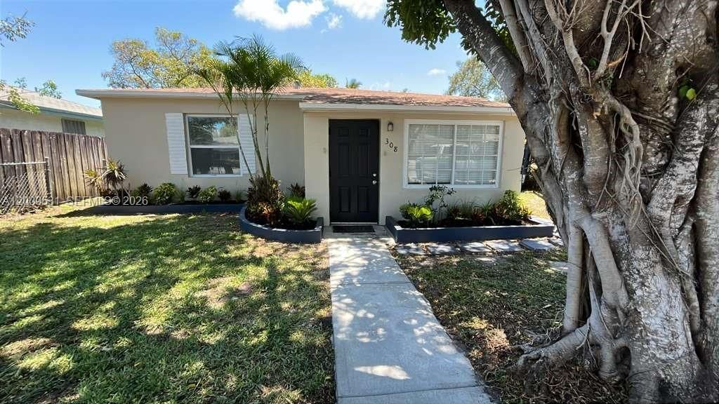 Photo of 308 SW 16th St, Fort Lauderdale, FL 33315 (MLS # A12009531)