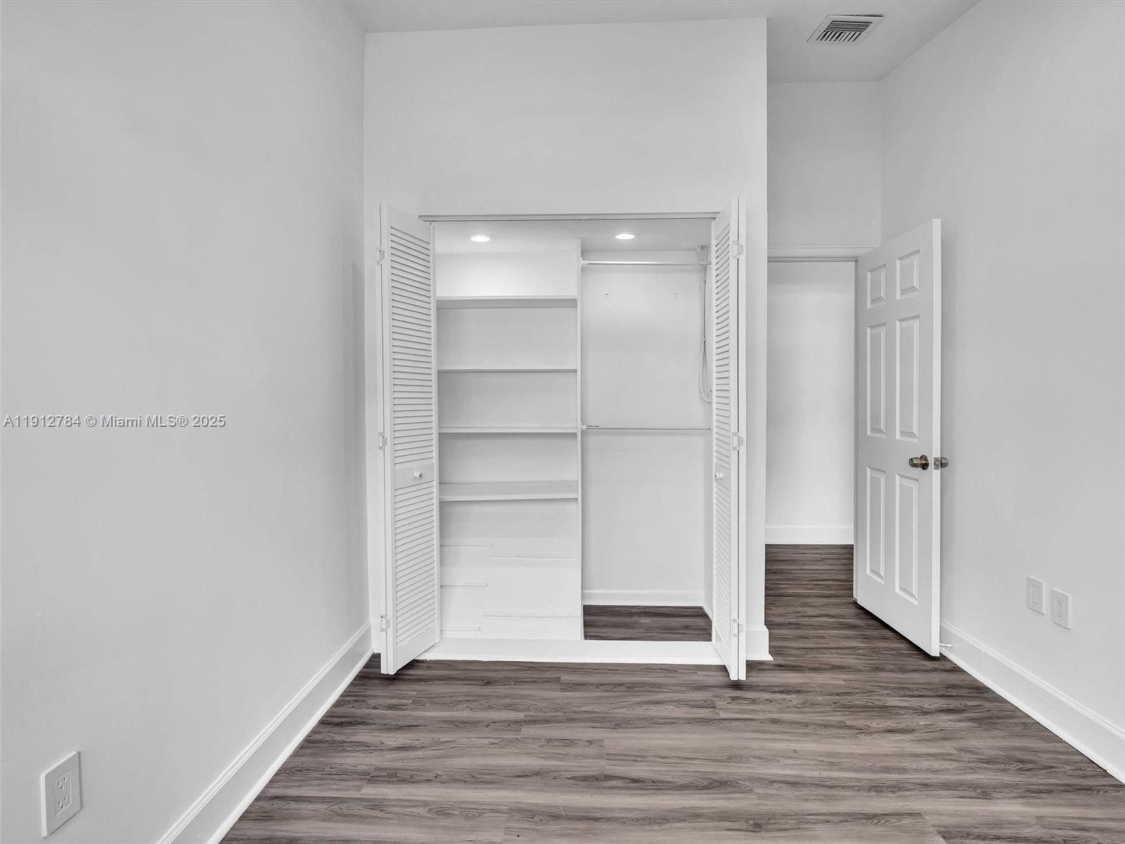 EASTERN SHORES - Residential