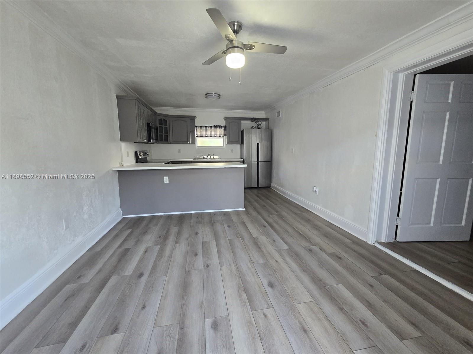 FULLY REMODELED 2/1 CLOSE TO AIRPORT, BEACHES AND DOWNTOWN. WASHER/ DRYER INSIDE. WATER & INTERNET INCLUDED IN MONTHLY RENT.