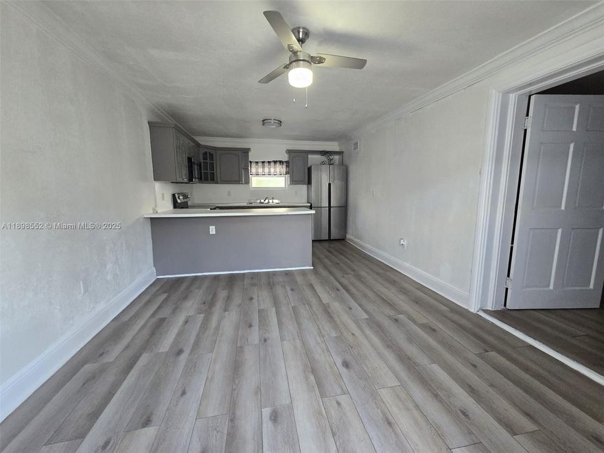 FULLY REMODELED 2/1 CLOSE TO AIRPORT, BEACHES AND DOWNTOWN. WASHER/ DRYER INSIDE. WATER & INTERNET INCLUDED IN MONTHLY RENT.