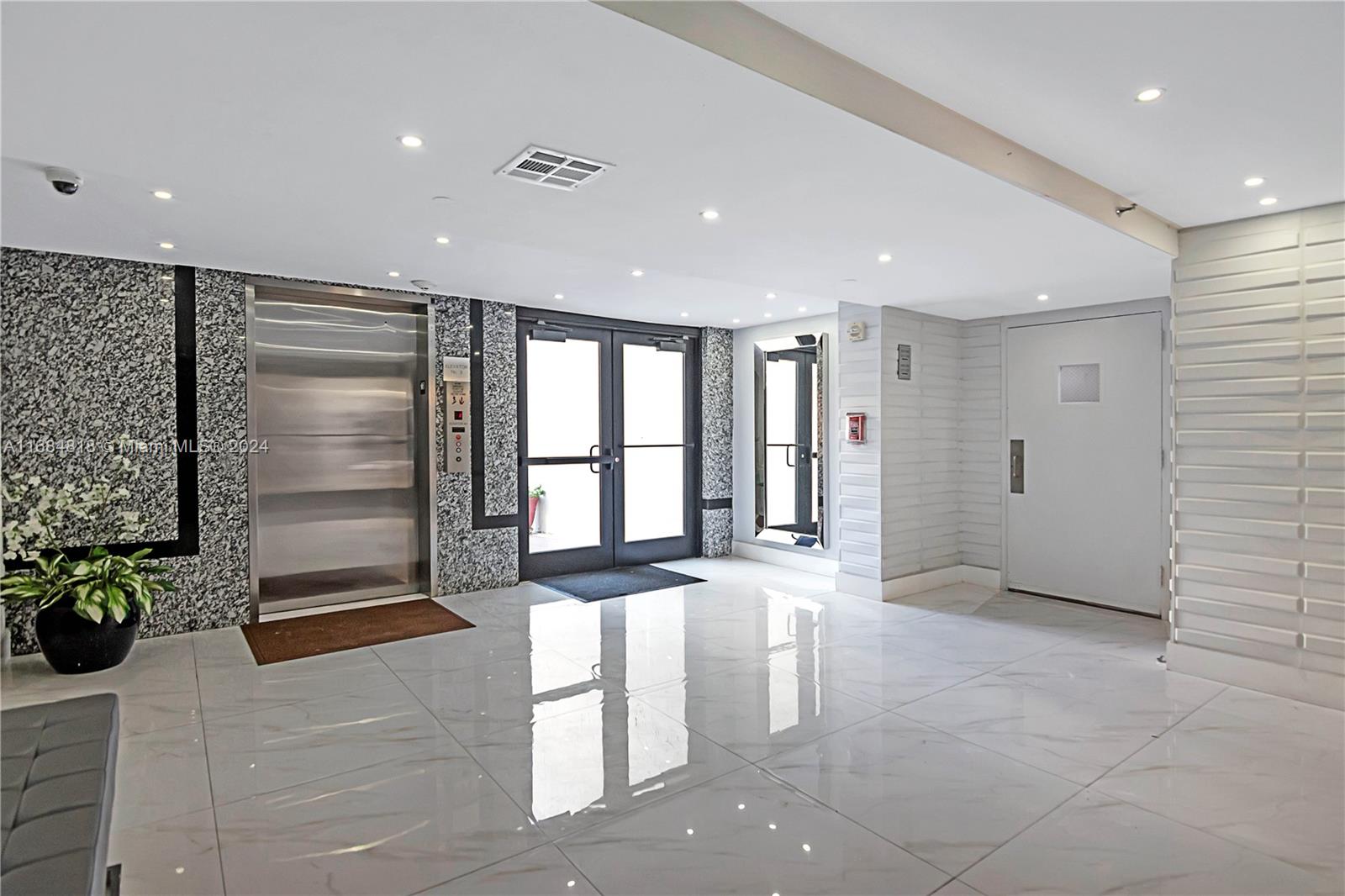 PLAZA OF AMERICAS CONDO P - Residential