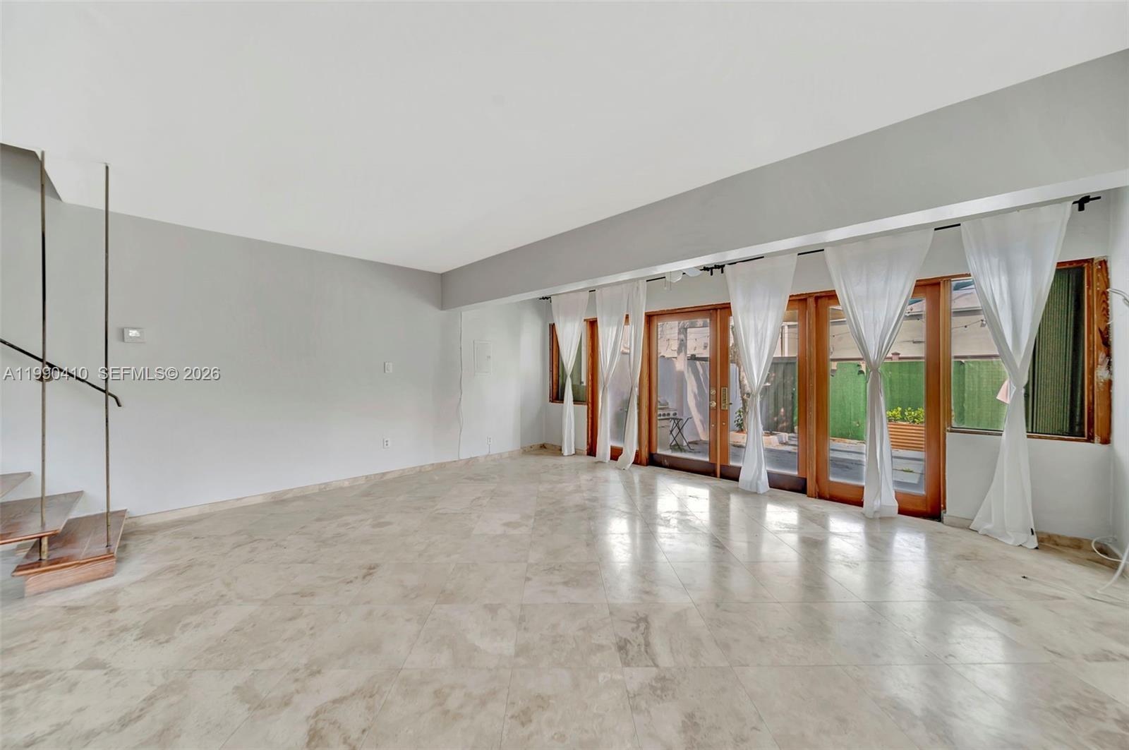 COLLONADE CONDO - Residential