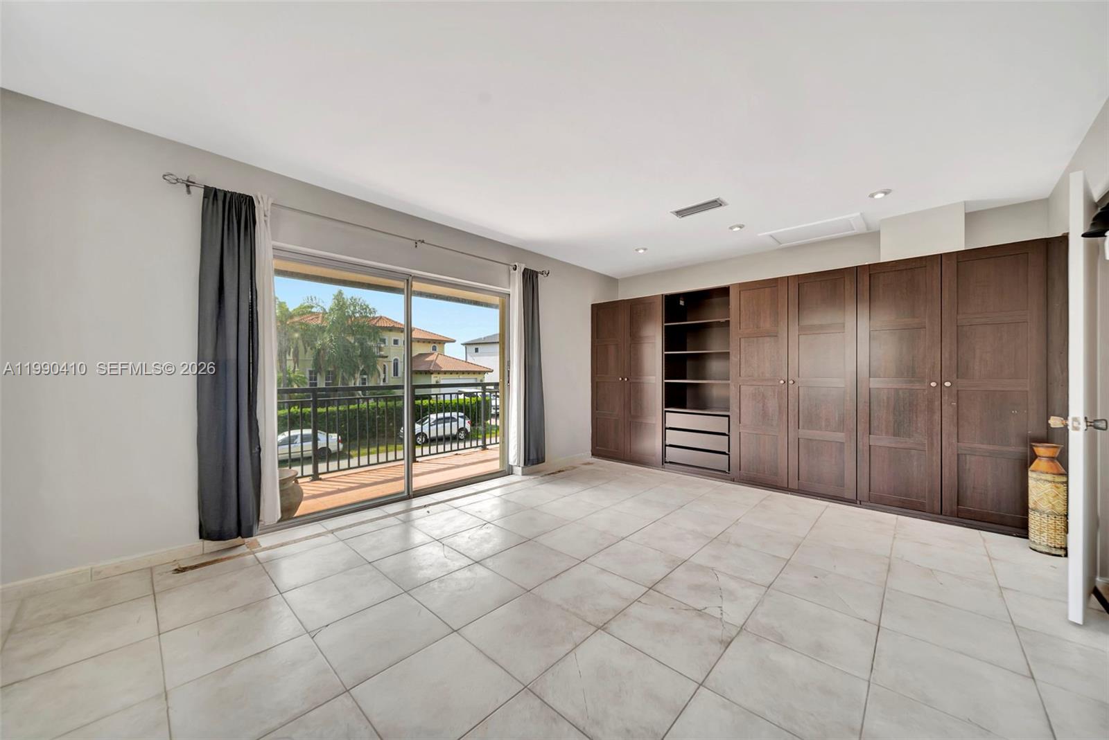 COLLONADE CONDO - Residential