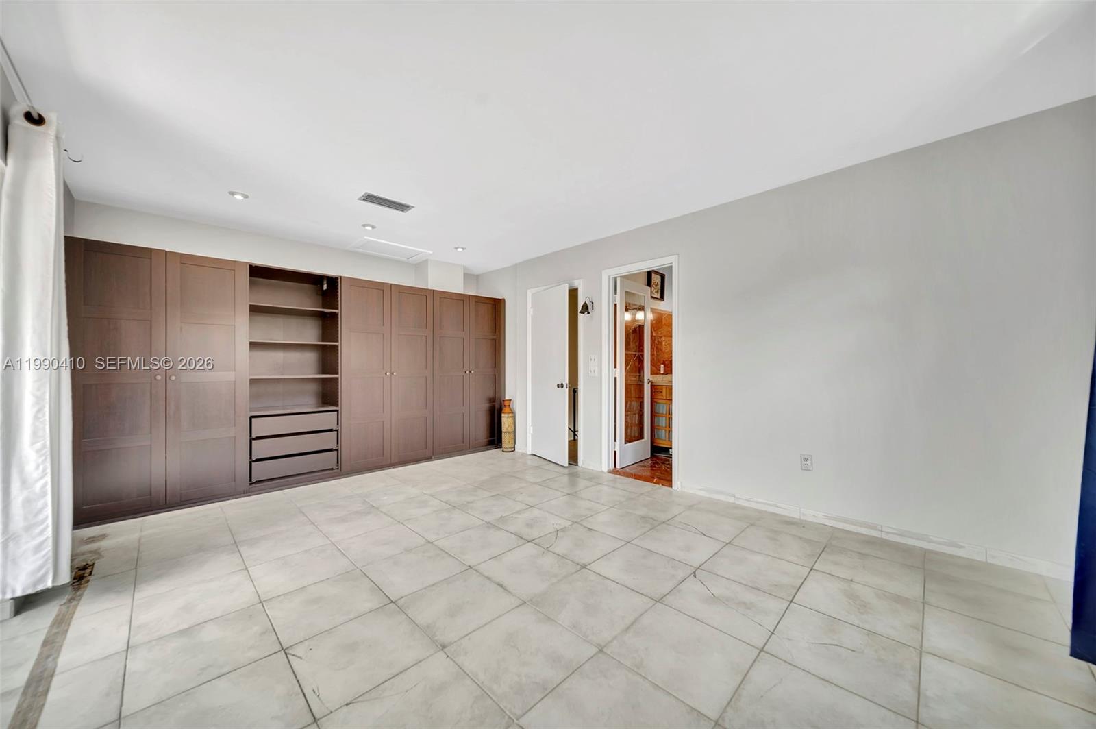 COLLONADE CONDO - Residential