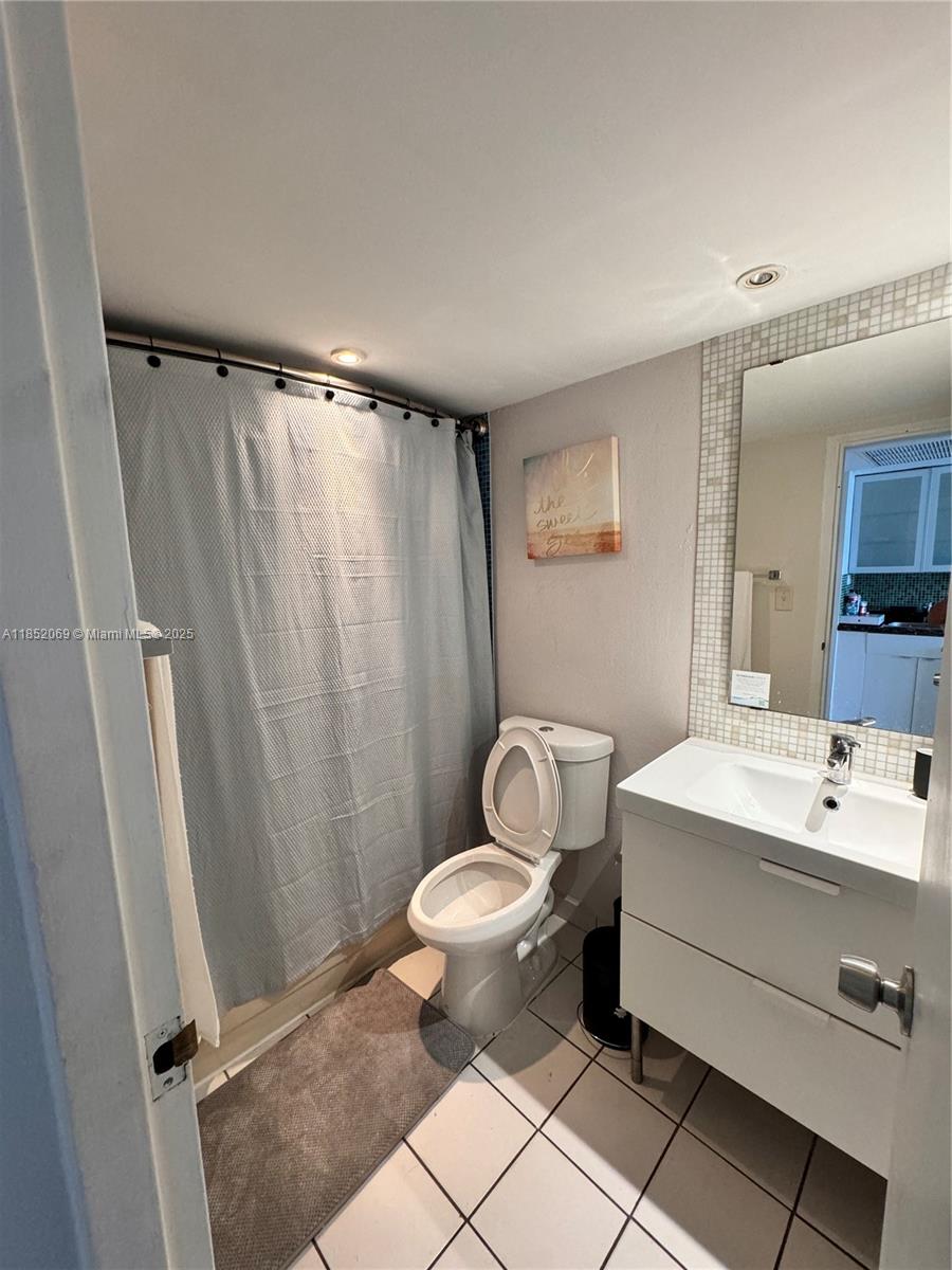 THE AVENTURA BEACH CLUB C - Residential