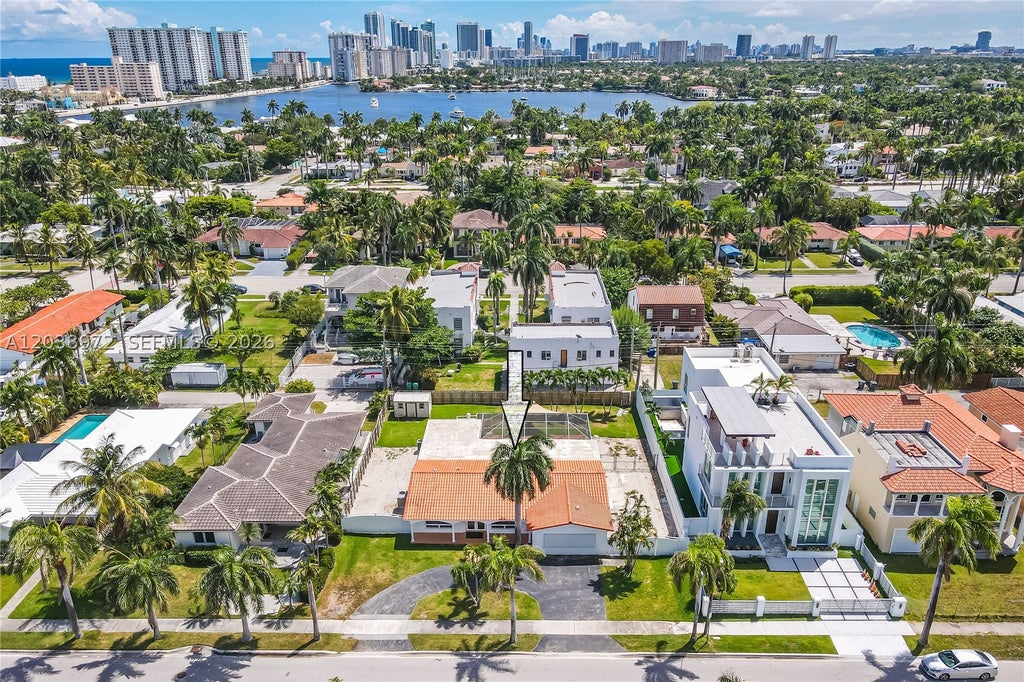 Photo of 816 Polk St #1, Hollywood, FL 33019 (MLS # A12038972)