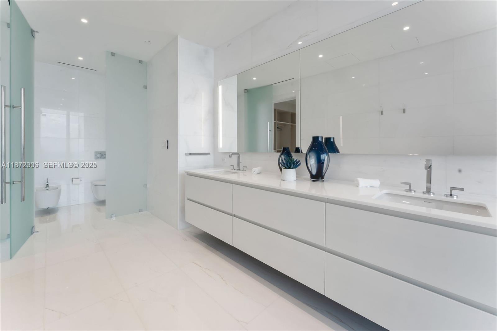 300 BISCAYNE BLVD WAY COND - Residential