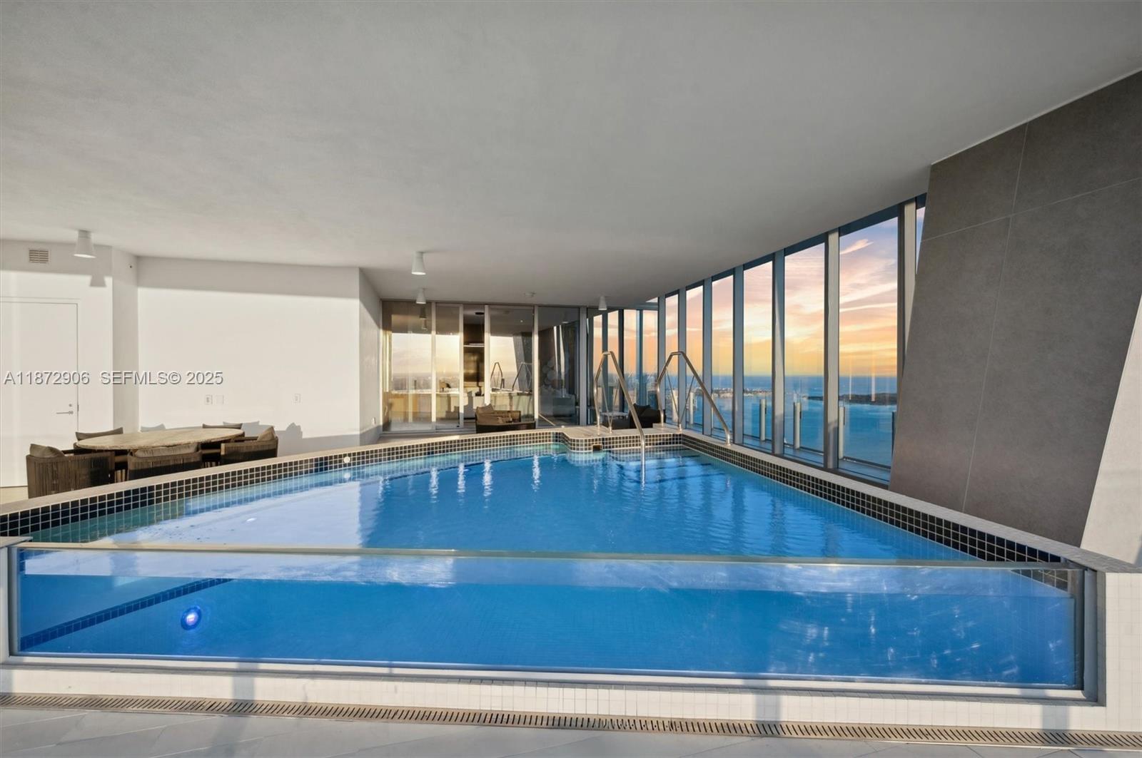 300 BISCAYNE BLVD WAY COND - Residential