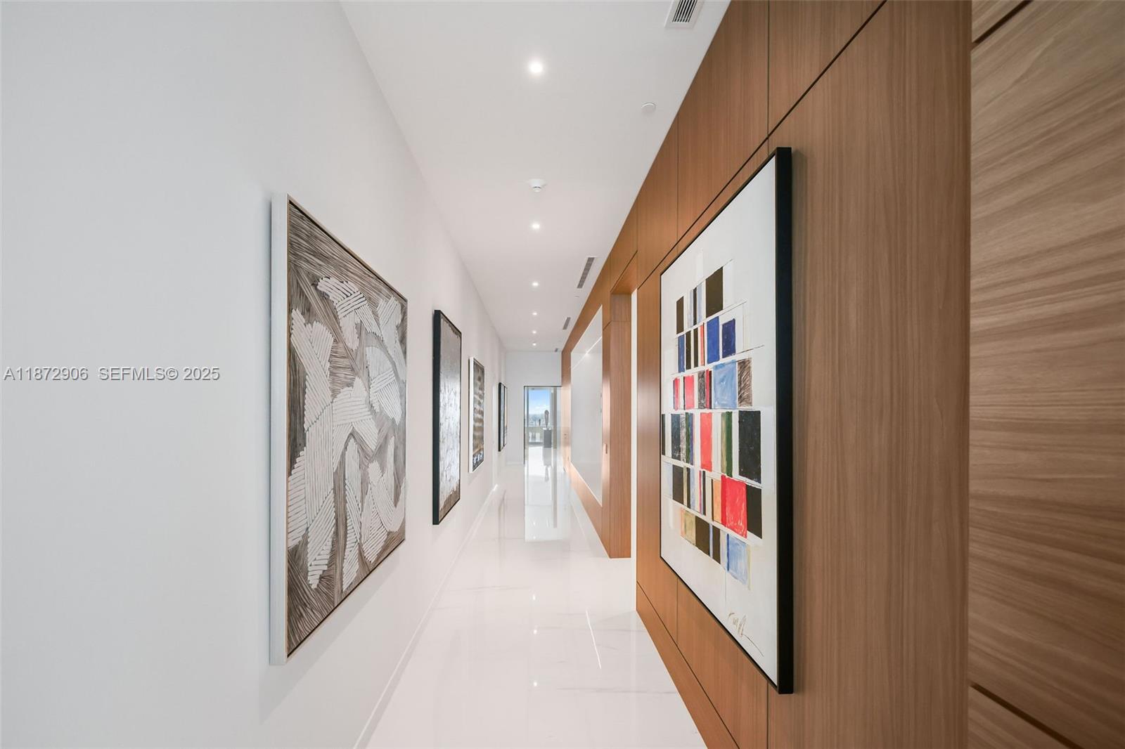 300 BISCAYNE BLVD WAY COND - Residential