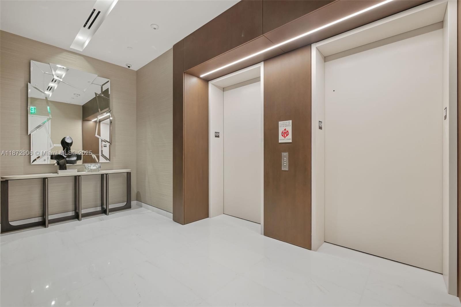 300 BISCAYNE BLVD WAY COND - Residential