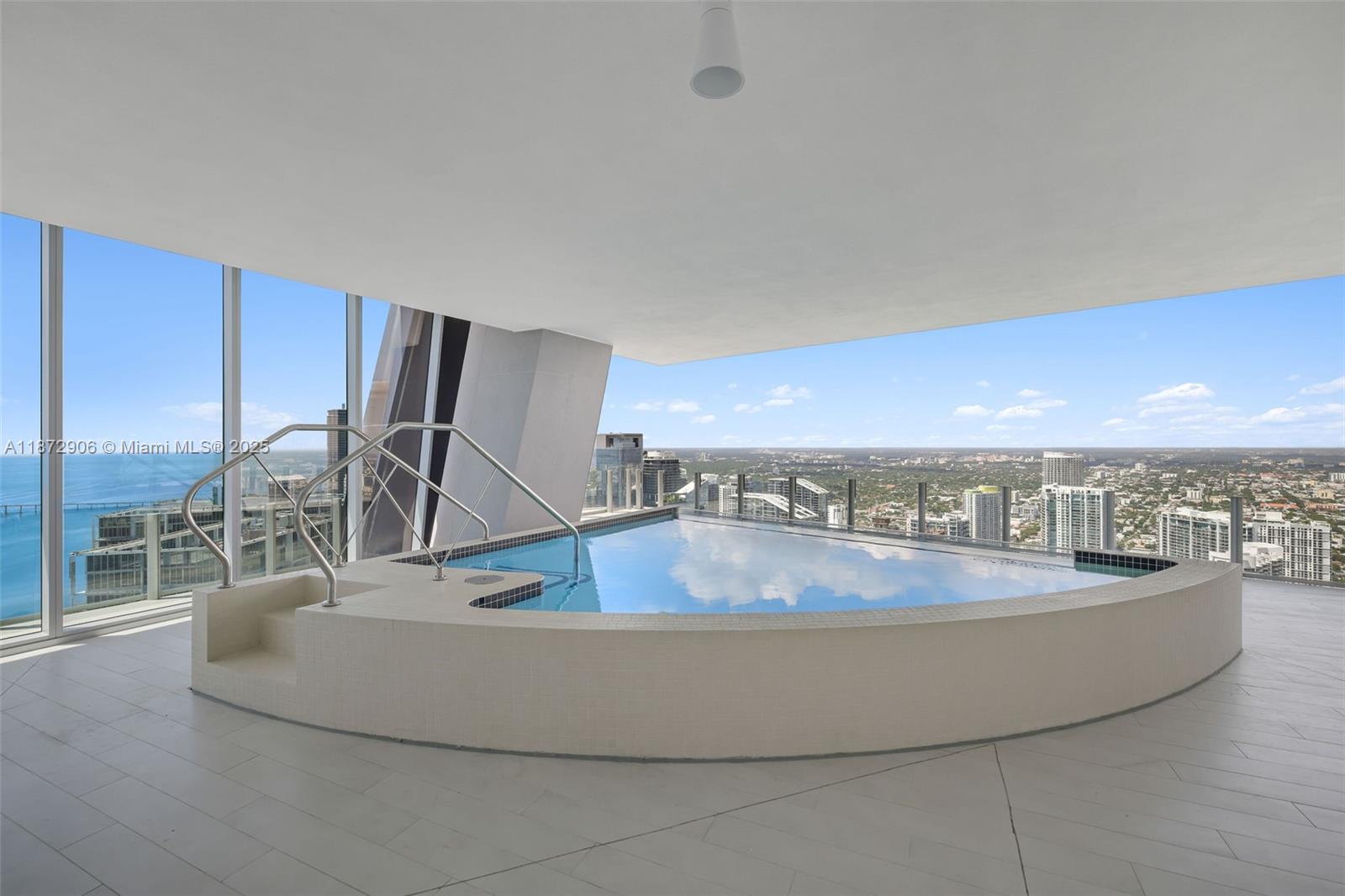 300 BISCAYNE BLVD WAY COND - Residential