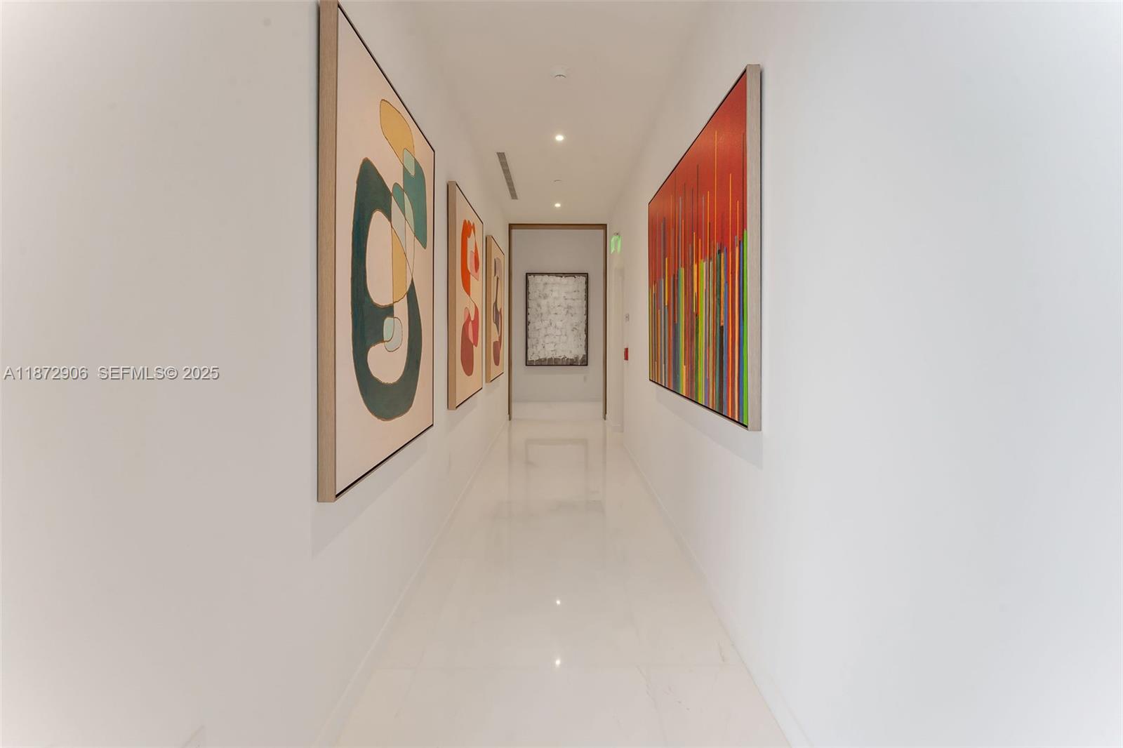 300 BISCAYNE BLVD WAY COND - Residential