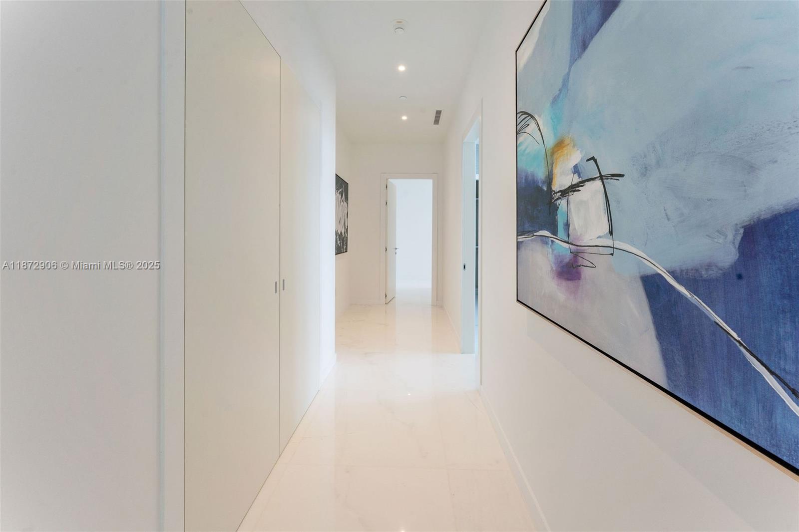 300 BISCAYNE BLVD WAY COND - Residential