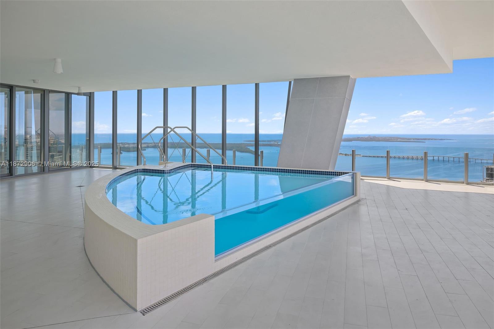 300 BISCAYNE BLVD WAY COND - Residential