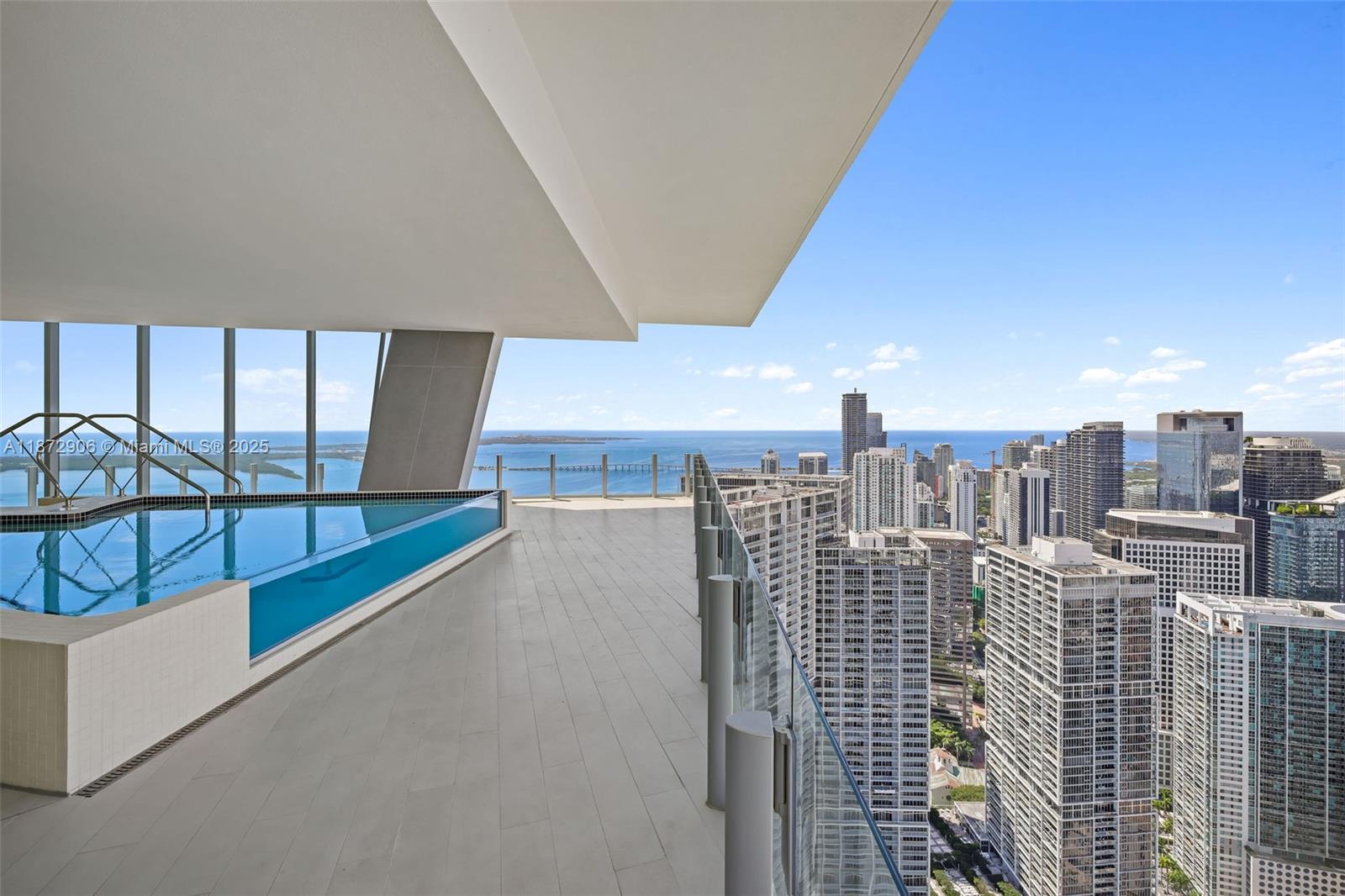 300 BISCAYNE BLVD WAY COND - Residential