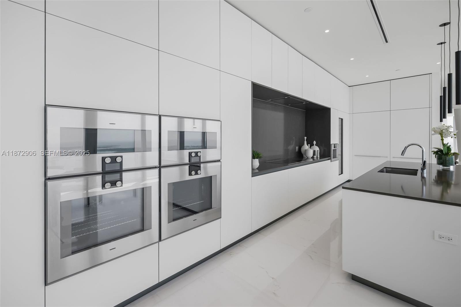 300 BISCAYNE BLVD WAY COND - Residential