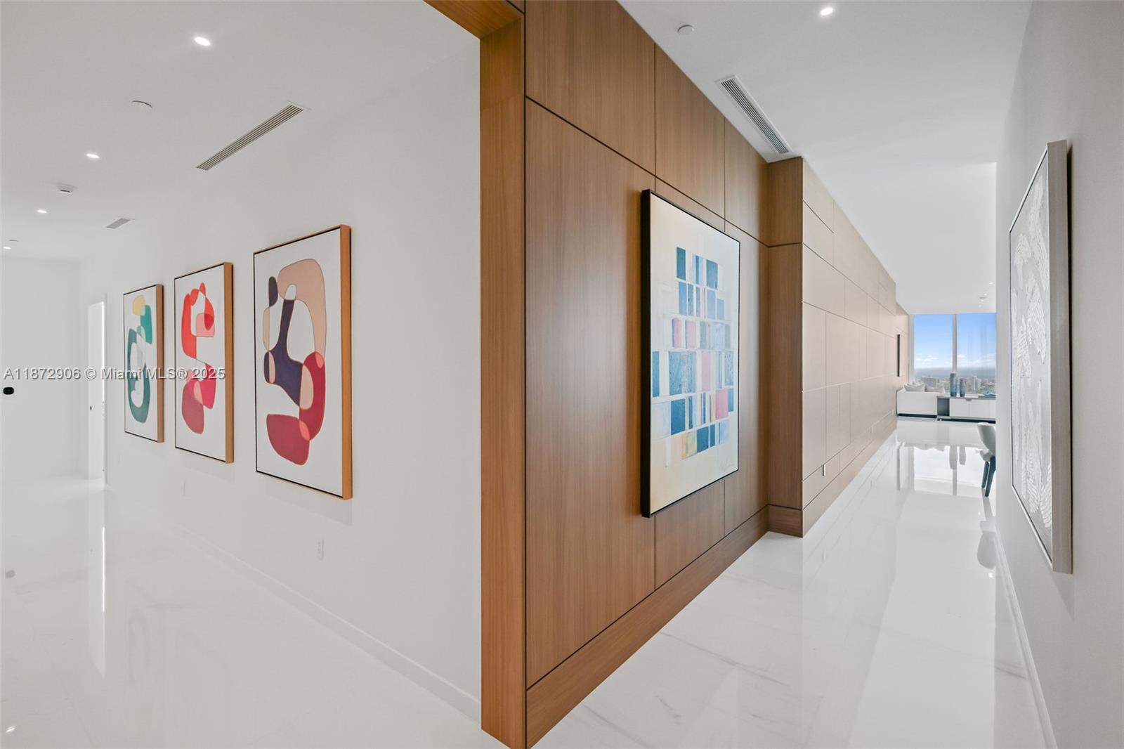 300 BISCAYNE BLVD WAY COND - Residential