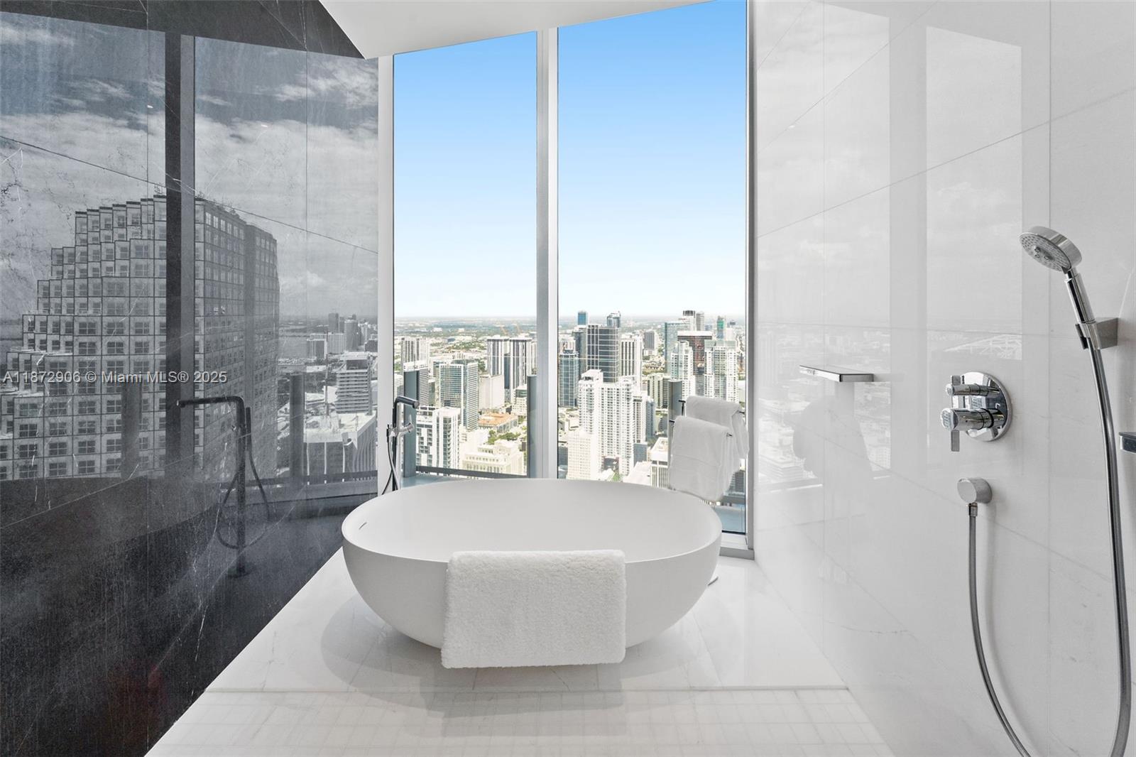 300 BISCAYNE BLVD WAY COND - Residential