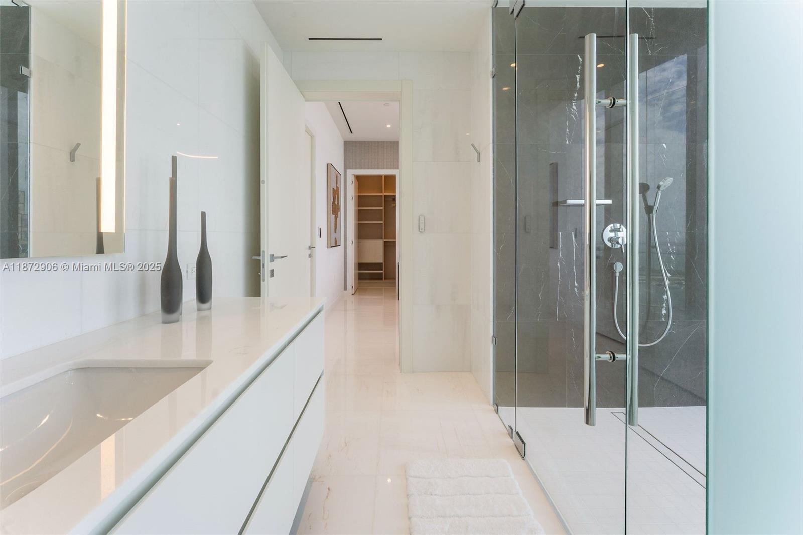 300 BISCAYNE BLVD WAY COND - Residential