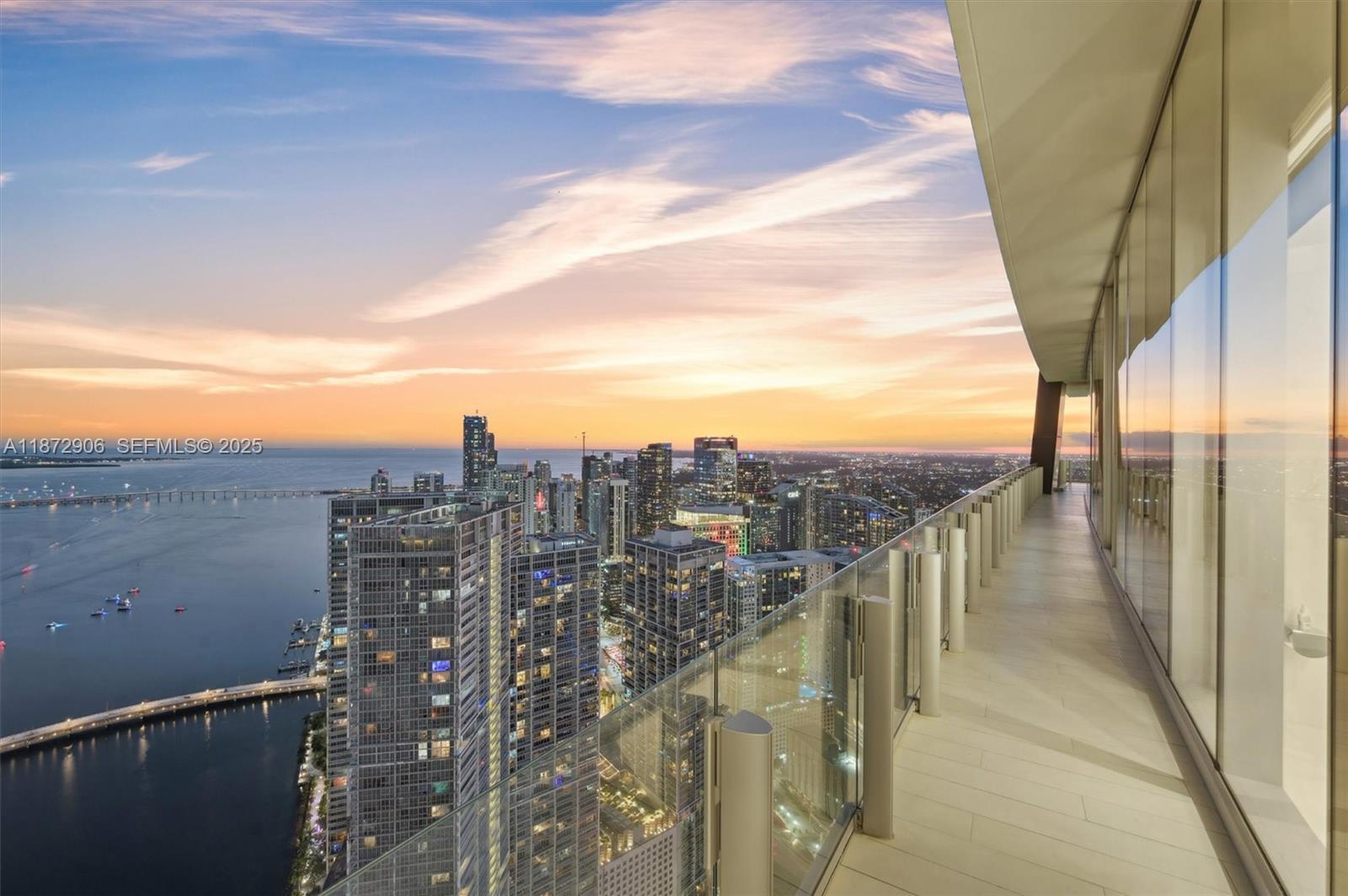 300 BISCAYNE BLVD WAY COND - Residential