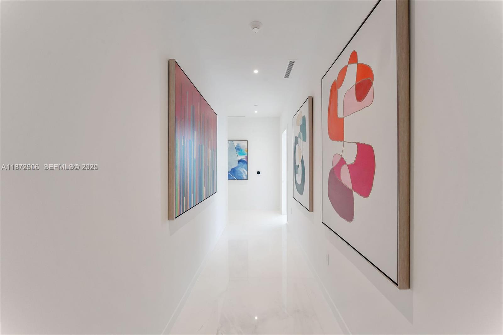 300 BISCAYNE BLVD WAY COND - Residential