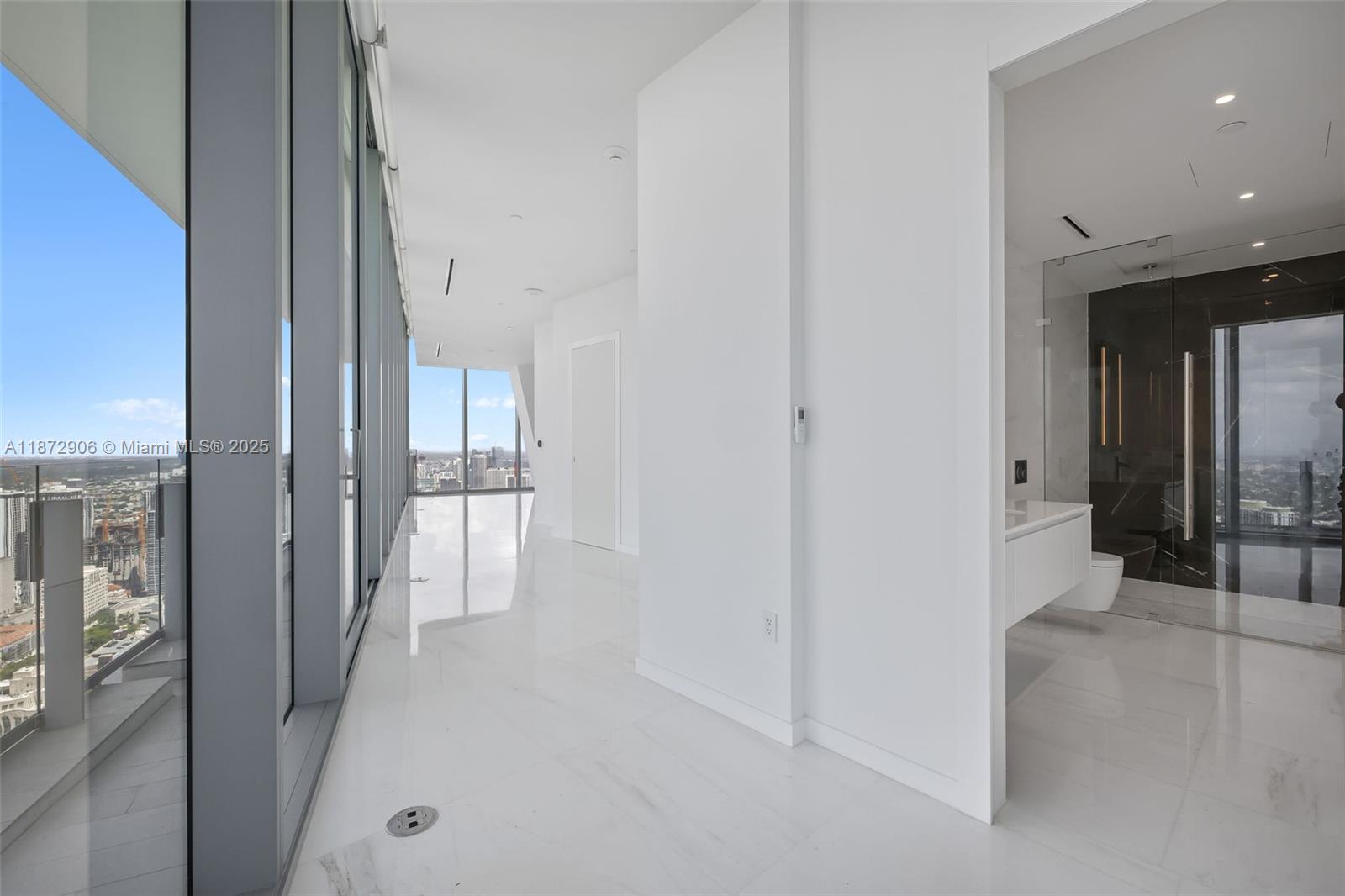 300 BISCAYNE BLVD WAY COND - Residential