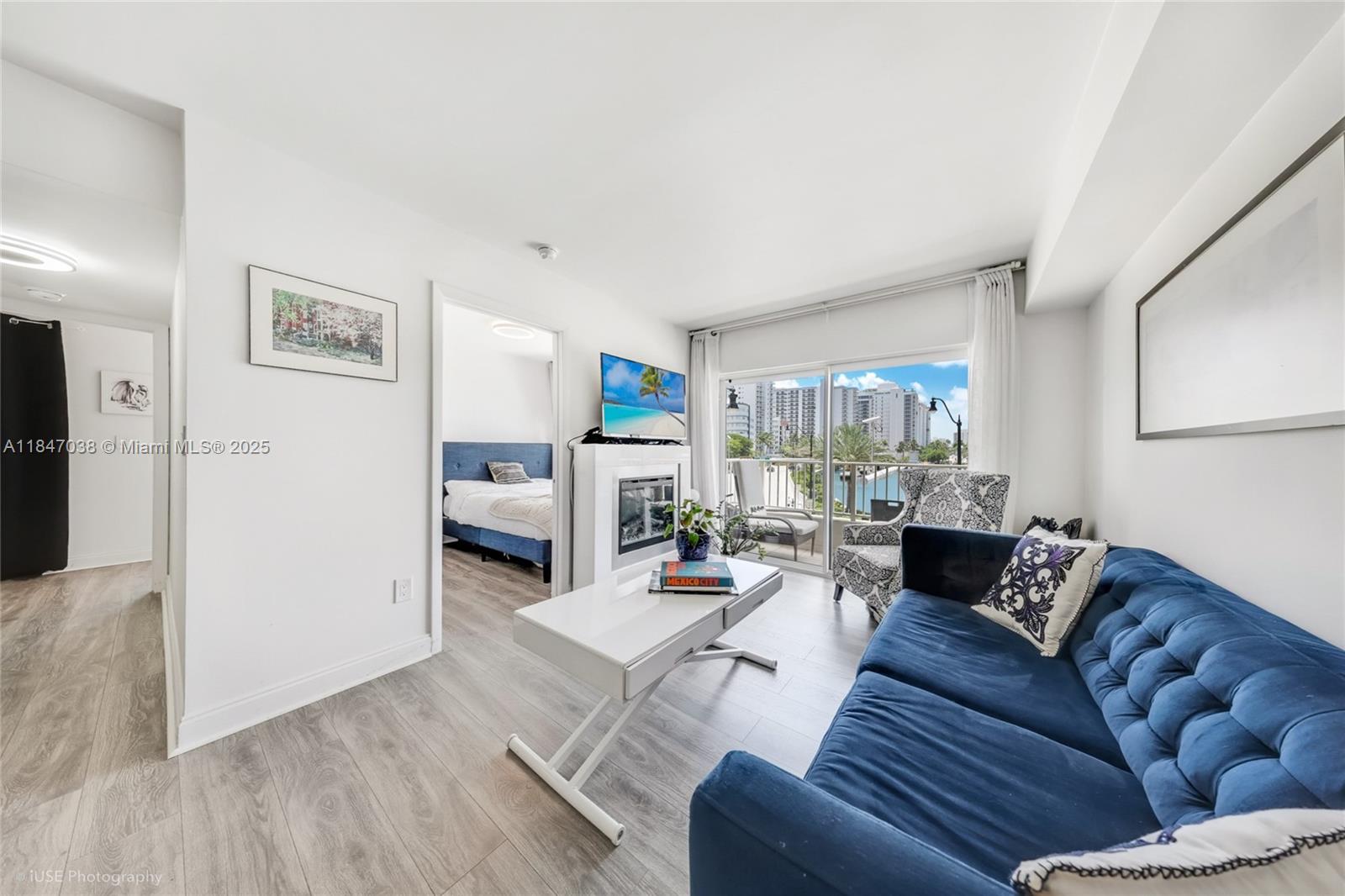 2600 Collins Ave 307