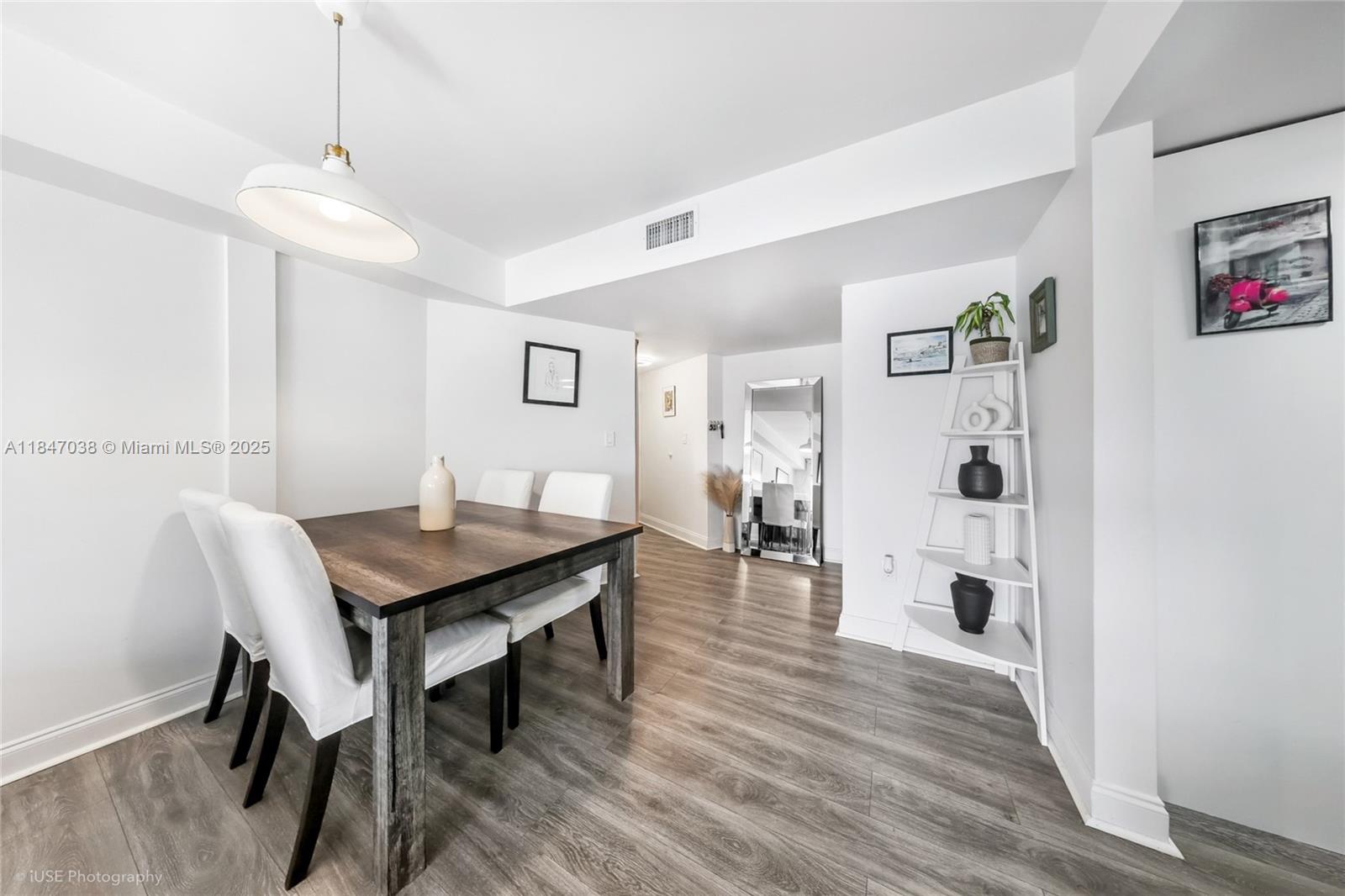 2600 Collins Ave 307